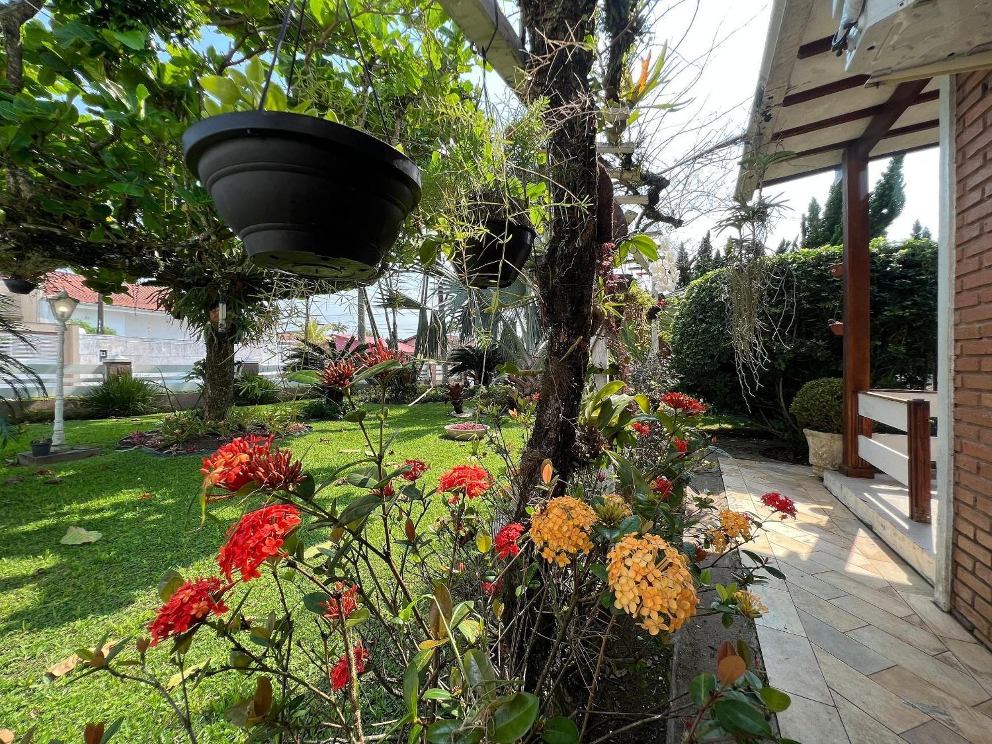 Casa Agradavel Com Piscina, A Poucos Passos Da Praia Peruíbe Exterior photo